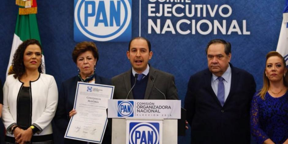 Recibe Marko Cortés constancia que lo acredita como líder del PAN