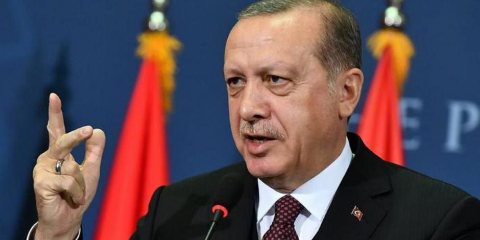 "Tenemos de nuestro lado a Dios", dice presidente turco tras desplome de moneda