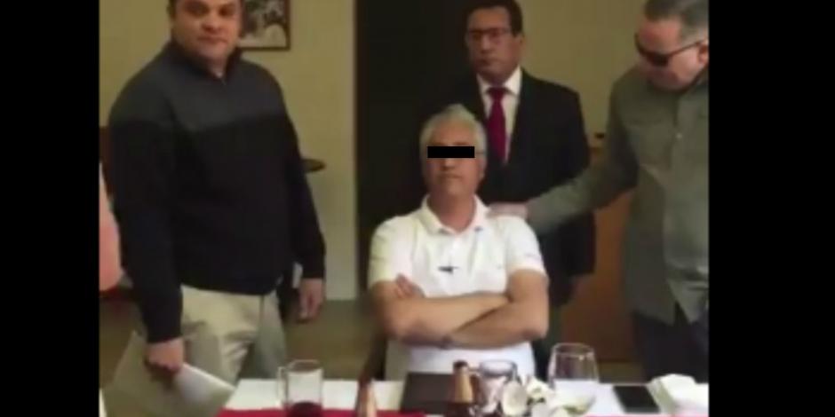 VIDEO: Detienen en un restaurante a Alejandro Vera, exrector de la UAEM