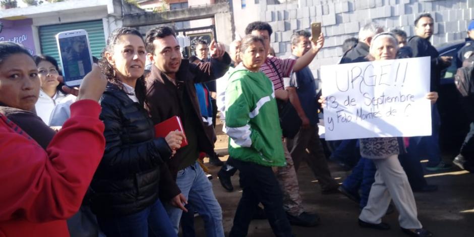 Sheinbaum recorre Xochimilco para escuchar a damnificados por sismo