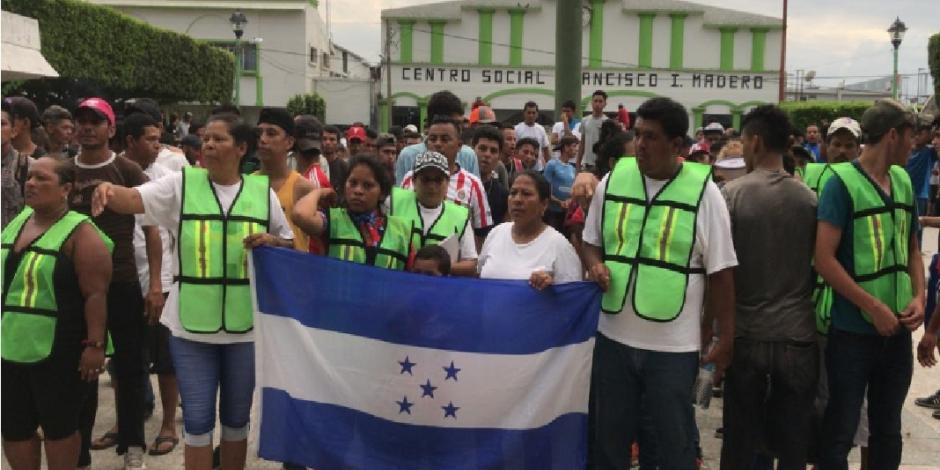 Migrantes piden a resto de caravana cruzar a México para avanzar a EU