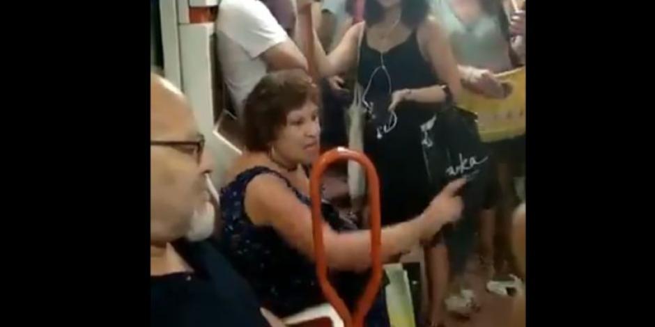 VIDEO: mujer racista increpa en el metro de Madrid a madre y niña migrante