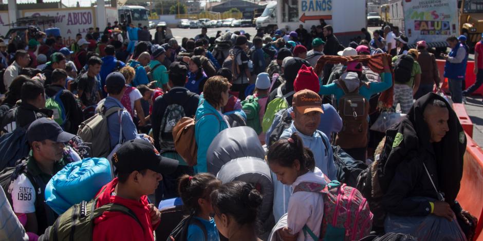 Olvidados y rezagados, migrantes de tercera caravana siguen en CDMX