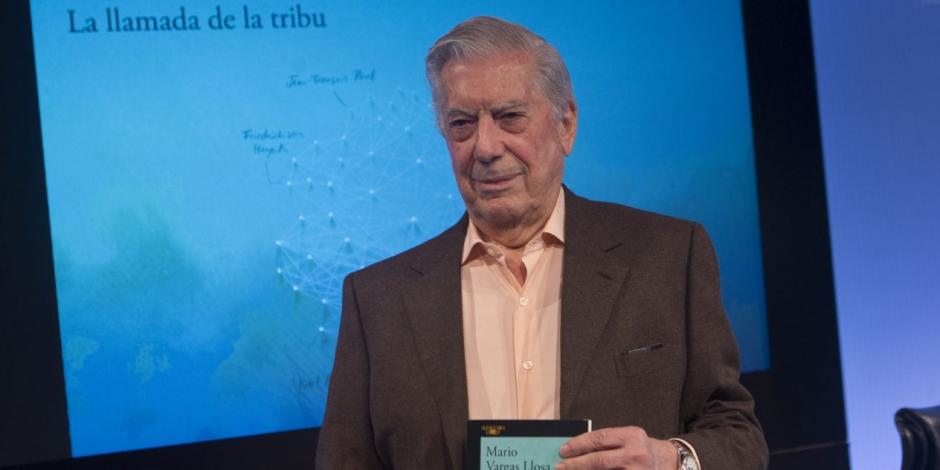 Tras sufrir caída, hospitalizan a Vargas Llosa en Madrid