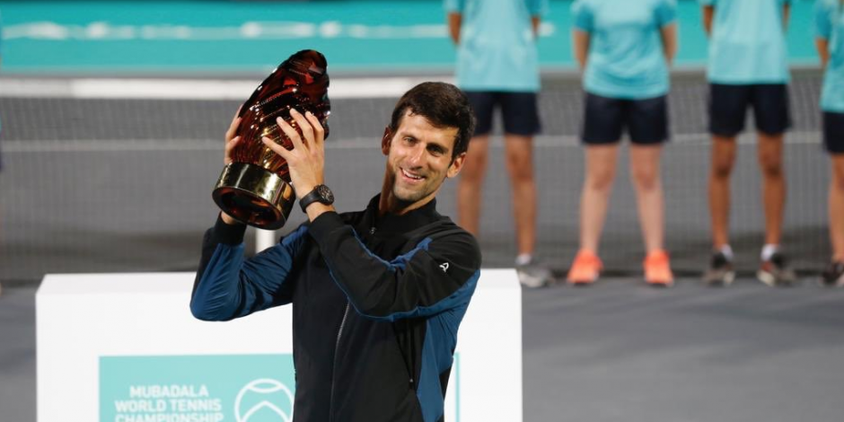 Novak Djokovic conquista torneo de exhibición en Abu Dhabi