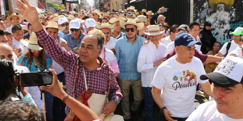 Celebran miles el Paseo del Pendón en Chilpancingo; una fiesta llena de color y algarabía