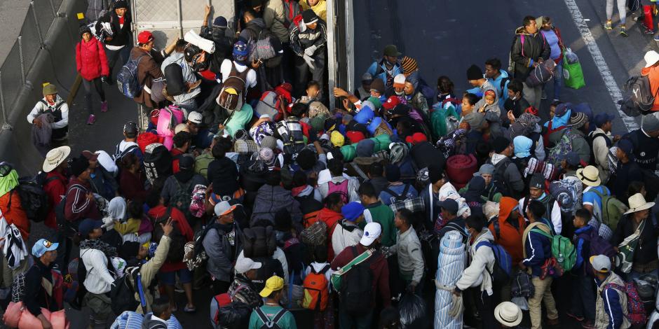 Sale caravana de migrantes de Irapuato, se dirige hacia Guadalajara