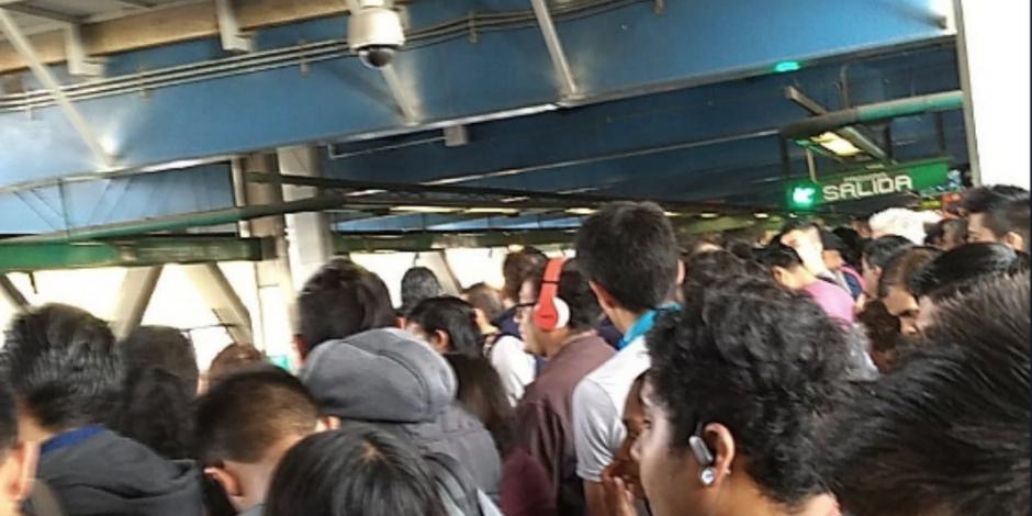 Falla en Línea 8 del Metro provoca retrasos de hasta 45 minutos