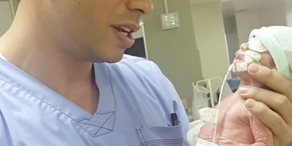 VIDEOS: Pediatra enamora a las redes por su forma de tratar a los bebés