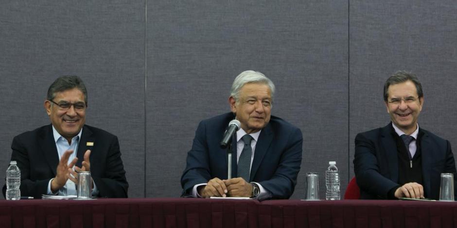 Reitera López Obrador a SNTE respeto a la autonomía sindical
