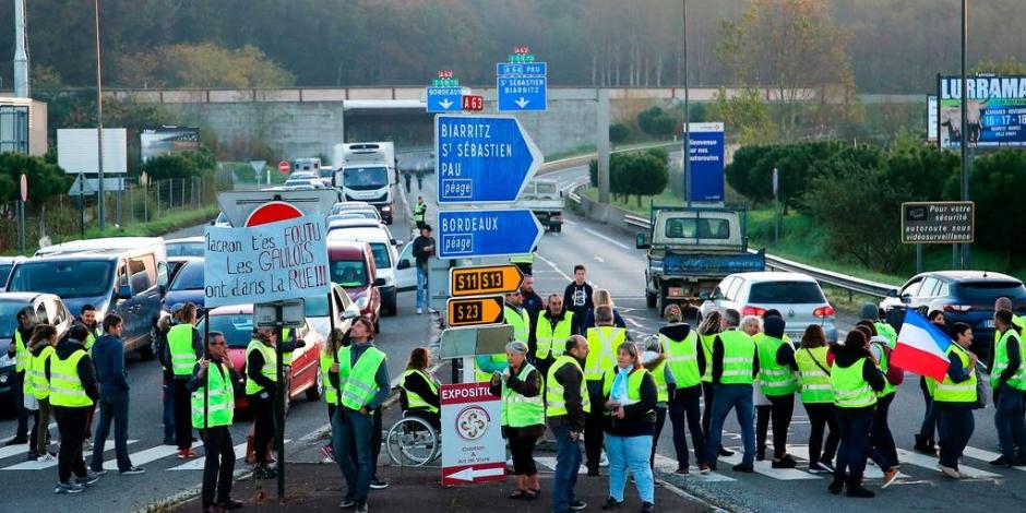 Siguen protestas en Francia por gasolinazo; bloquean carreteras primarias
