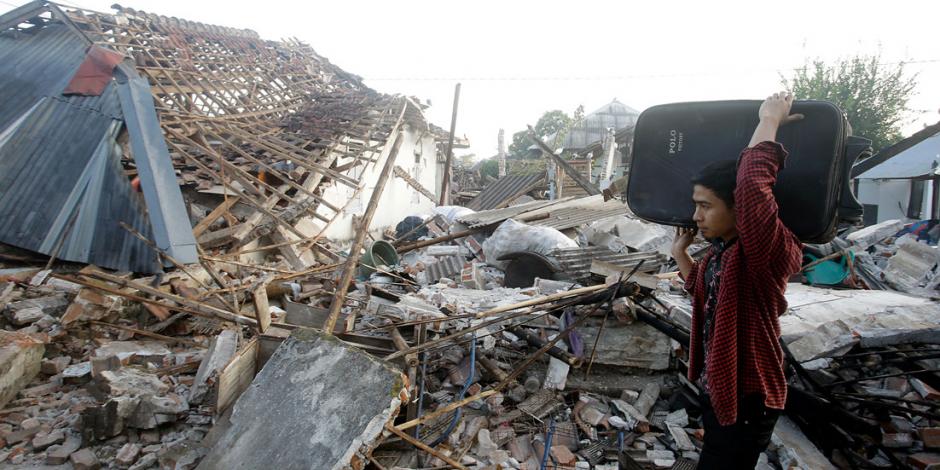 Sube a 387 el número de muertos por terremoto en Indonesia