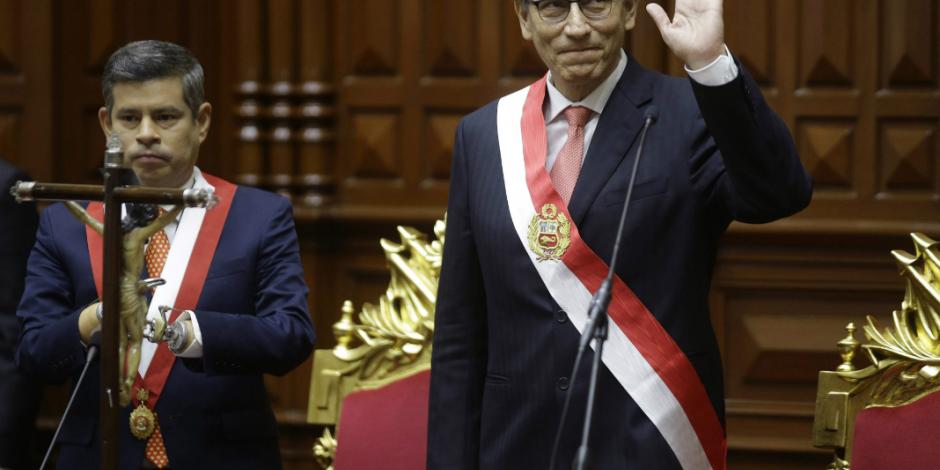 Vizcarra asume como presidente de Perú; promete luchar contra corrupción