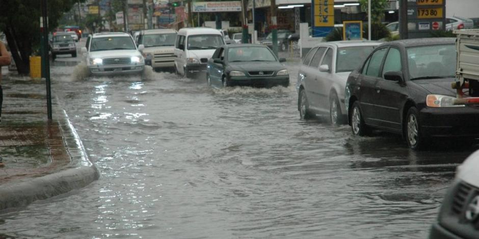 Lluvia ocasiona carga vehicular en diversas zonas del Valle de México