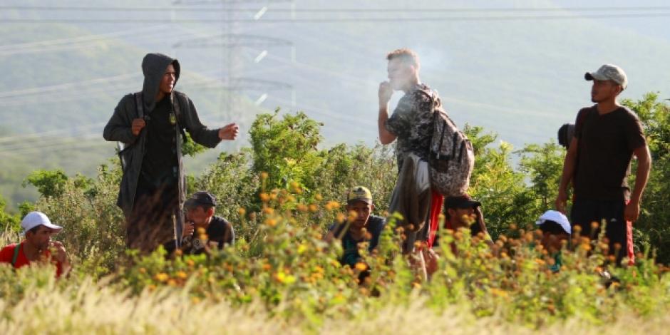 Cansados, llegan migrantes centroamericanos a Matías Romero, Oaxaca