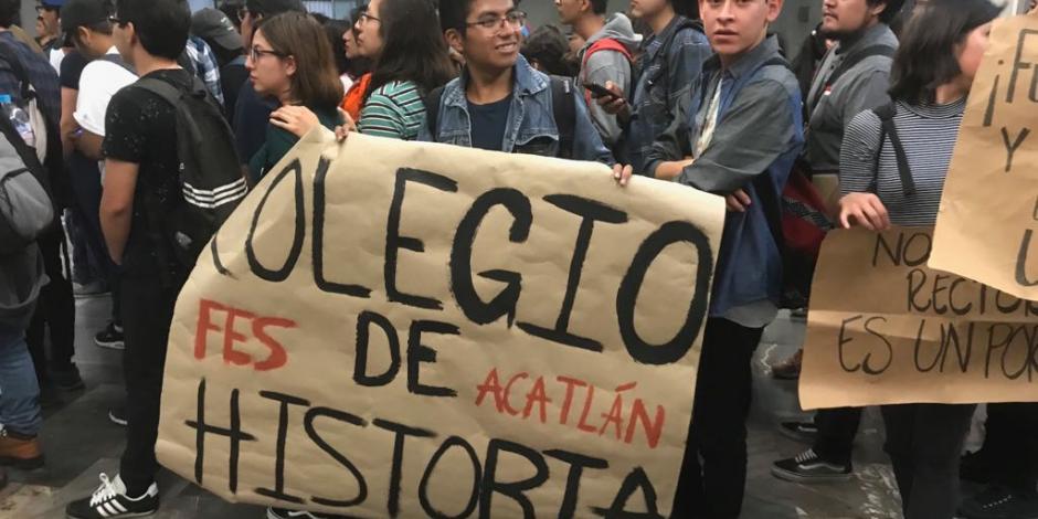 VIDEOS: Al grito de "¡Goya!", estudiantes abarrotan el Metro