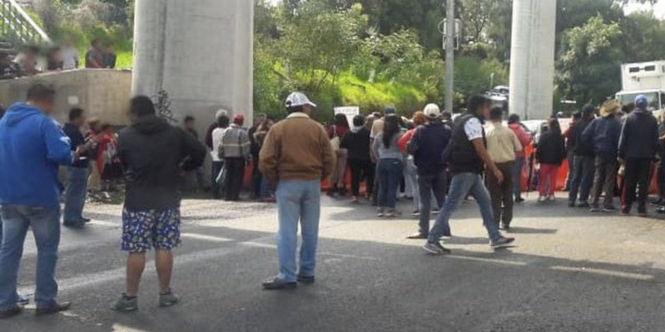 VIDEO: Vecinos inconformes bloquean la México-Cuernavaca