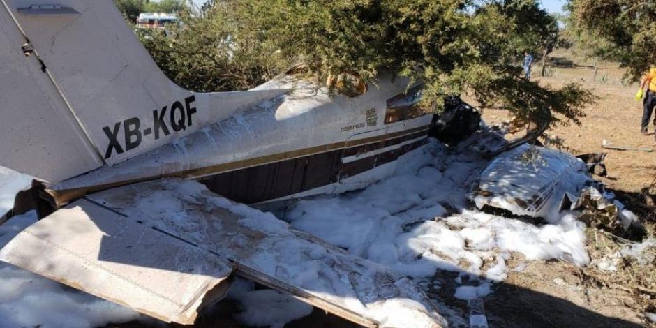 FOTOS: Se desploma avioneta en SLP; un muerto y un herido