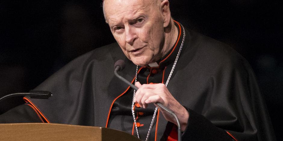 Renuncia arzobispo emérito de Washington acusado de abusos sexuales