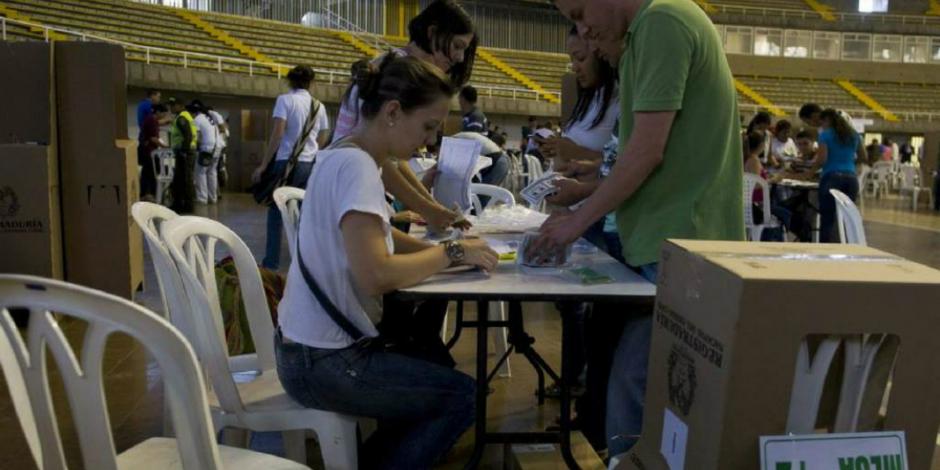 Concluye jornada electoral en Colombia