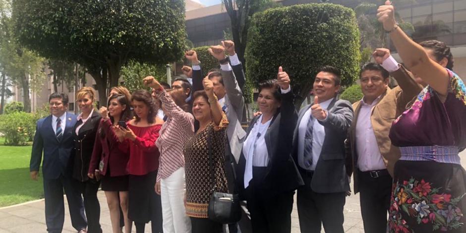 Reciben diputados de Morena a comisión de la CNTE en San Lázaro