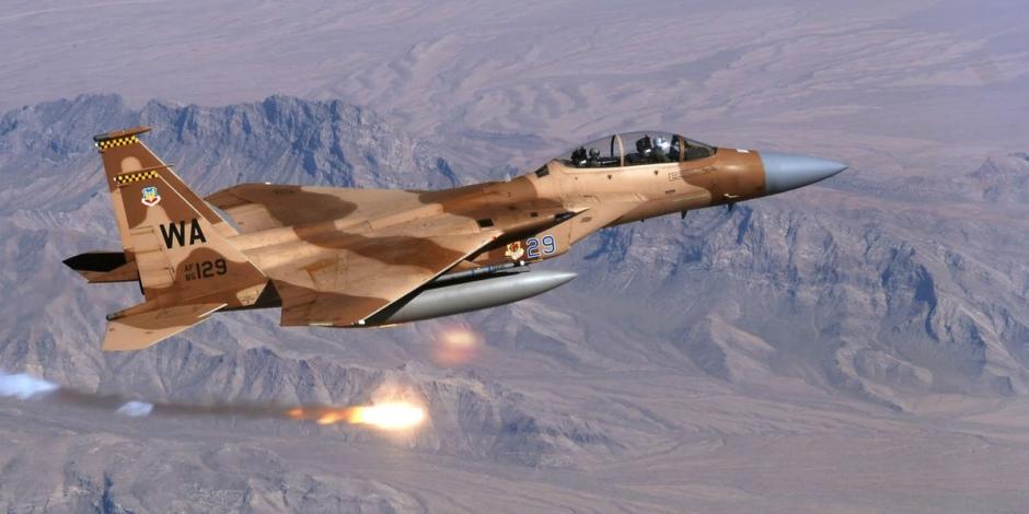 Israel bombardea a Siria y aumenta tensión tras ataque de gas sarín
