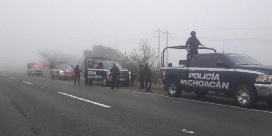 Tras bloqueos, policía de Michoacán instala operativo en Tiripetío