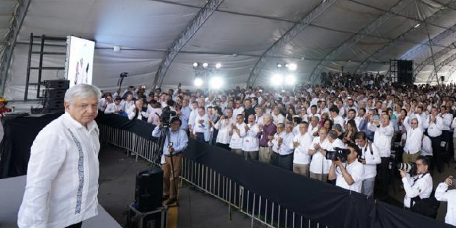 López Obrador anuncia mudanza de Pemex a Campeche