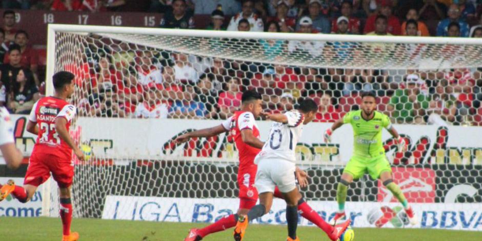 América retiene invicto con gol de último minuto ante Veracruz