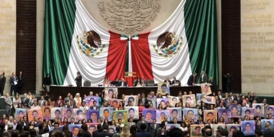 Recuerdan en San Lázaro a estudiantes desaparecidos de Ayotzinapa