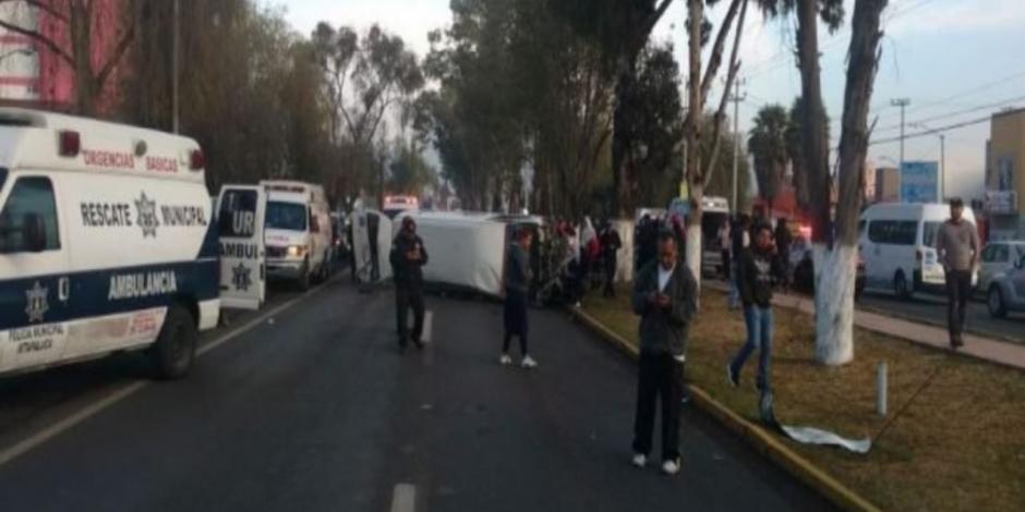 Vuelca camioneta en Ixtapaluca y deja 9 lesionados
