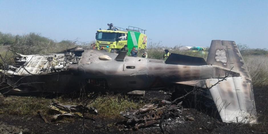 FOTOS: Cae avión de Fuerza Aérea Mexicana en Oaxaca; hay dos heridos