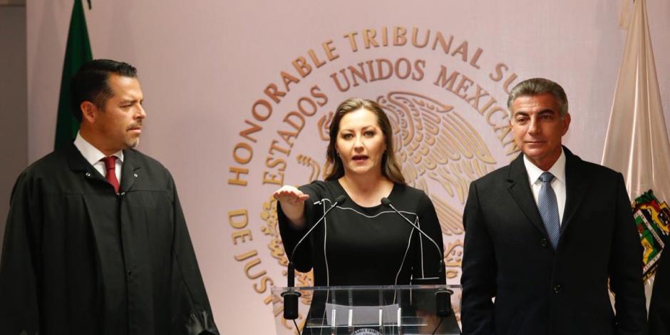 Rinde Martha Erika Alonso protesta como gobernadora de Puebla