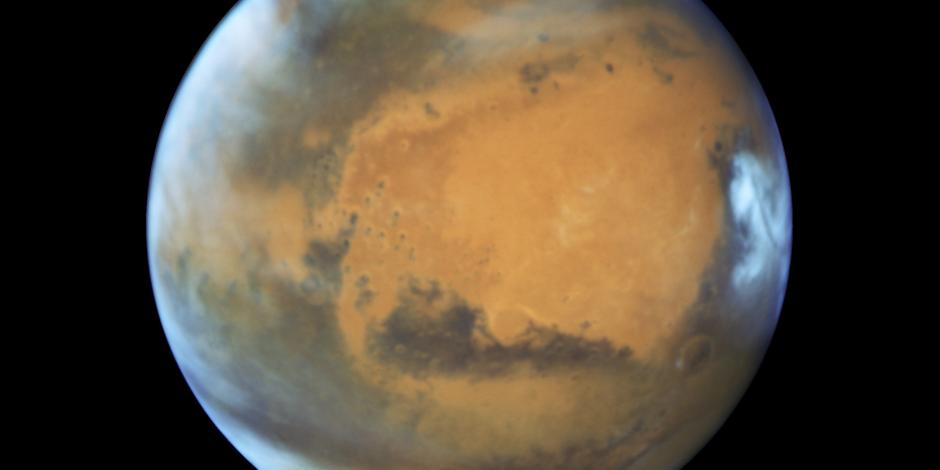 Hallan por primera vez lago con agua líquida en Marte