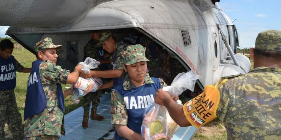 Marina traslada ayuda a población afectada por lluvias en Sinaloa