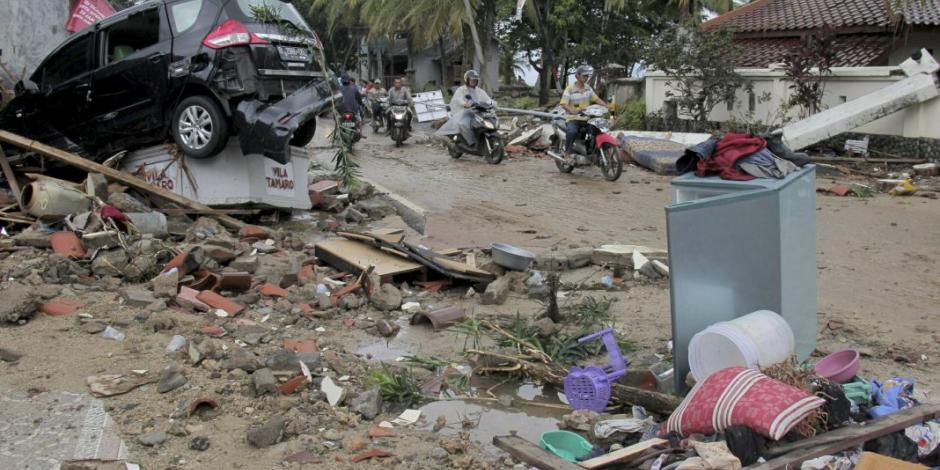 VIDEOS: Se eleva a 281 la cifra de muertos por tsunami en Indonesia