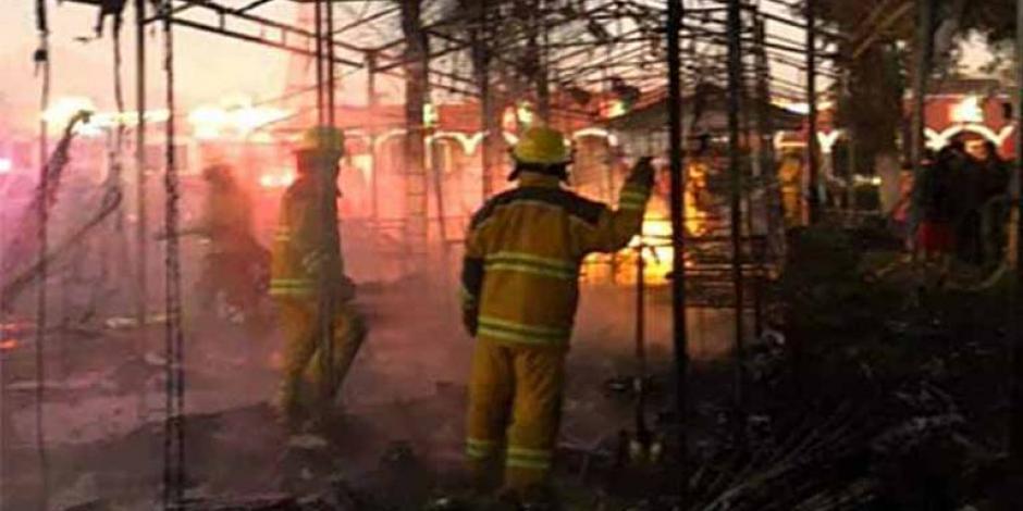 Alerta incendio en tianguis navideño en San Pedro Cholula