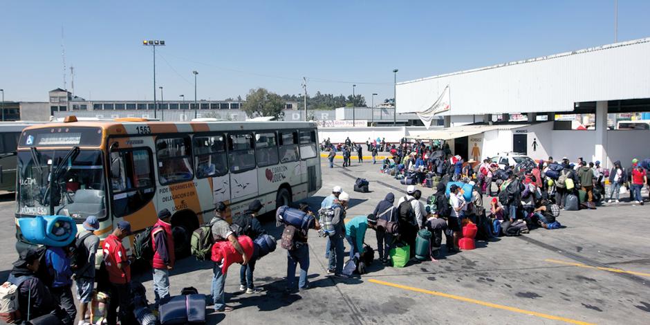 Migrantes dejan Estadio Palillo, pero otras caravanas avanzan