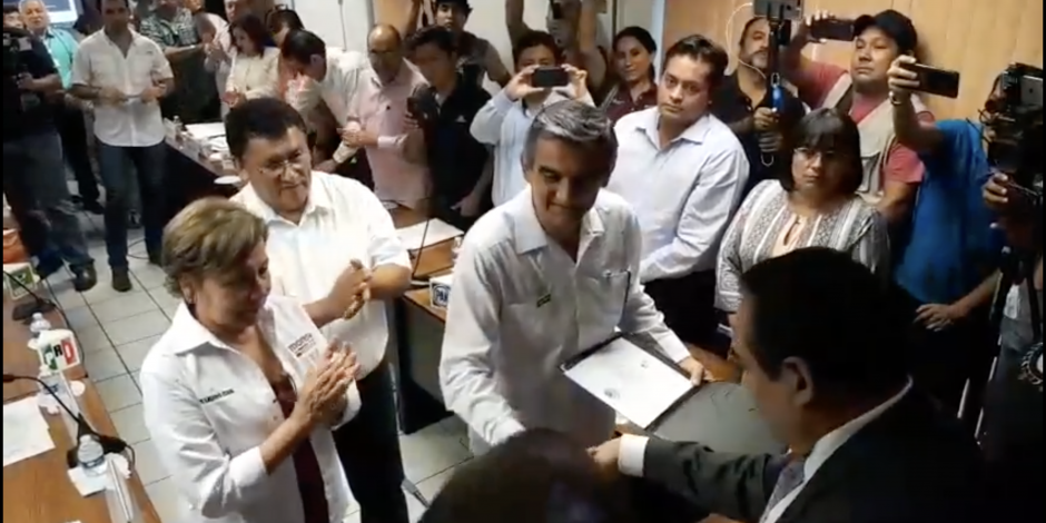 Recibe constancia de mayoría Américo Villarreal, senador electo por Tamaulipas