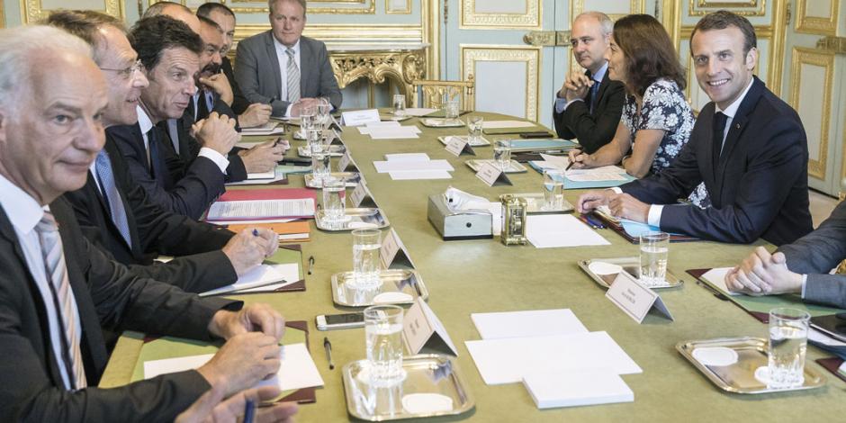 Macron pacta con gremios para detener las huelgas