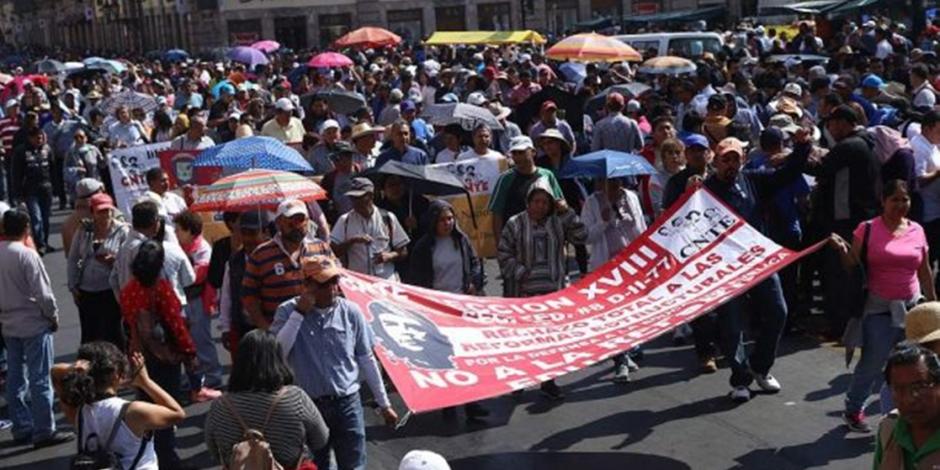 Maestros de la CNTE rechazan retirar bloqueos en Michoacán