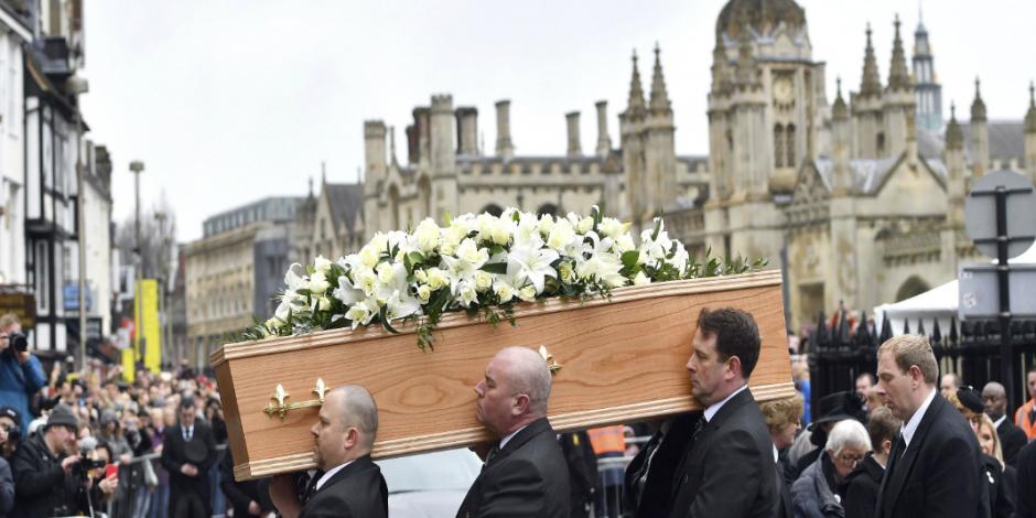Llevan a cabo funeral religioso de Stephen Hawking; en vida se declaró ateo