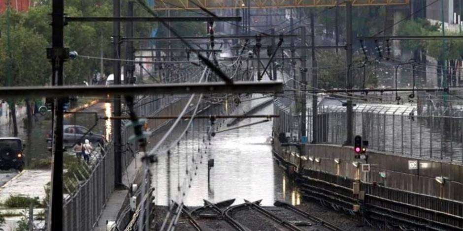 Edomex cubrirá con camiones tramo inundado de la Línea A del Metro