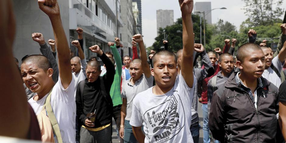 Ayotzinapa, entre la política y las lágrimas