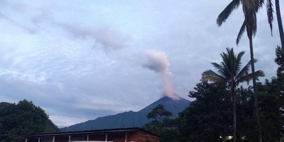 Volcán de Fuego entra de nuevo en erupción