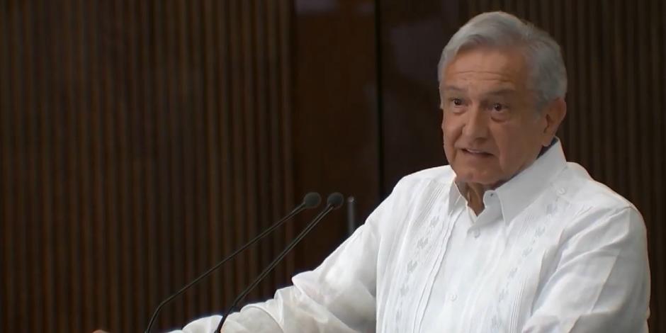 López Obrador firma programa de salud para mejorar atención