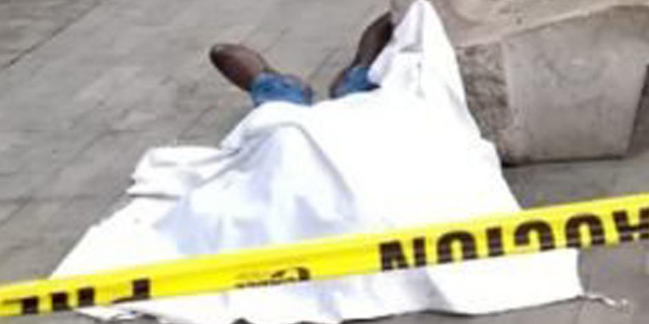 Sufre infarto hombre que paseaba en Alameda Central; muere al instante