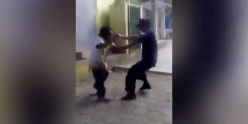 Policías humillan a indigente en Guerrero y lo graban en video