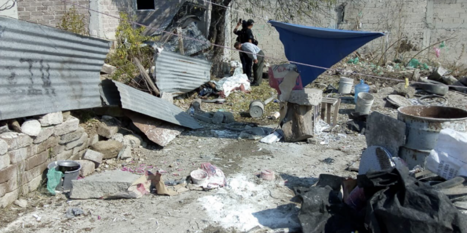 Deja dos muertos estallido de polvorín en Tultepec