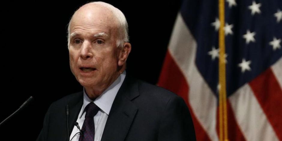 John McCain suspende su tratamiento contra el cáncer